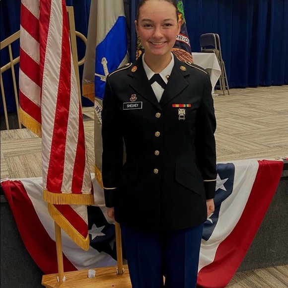 Our meet the Posher story ❤️ - Picture 4 of 16